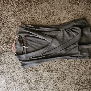 Sleeveless sweater tee, size med